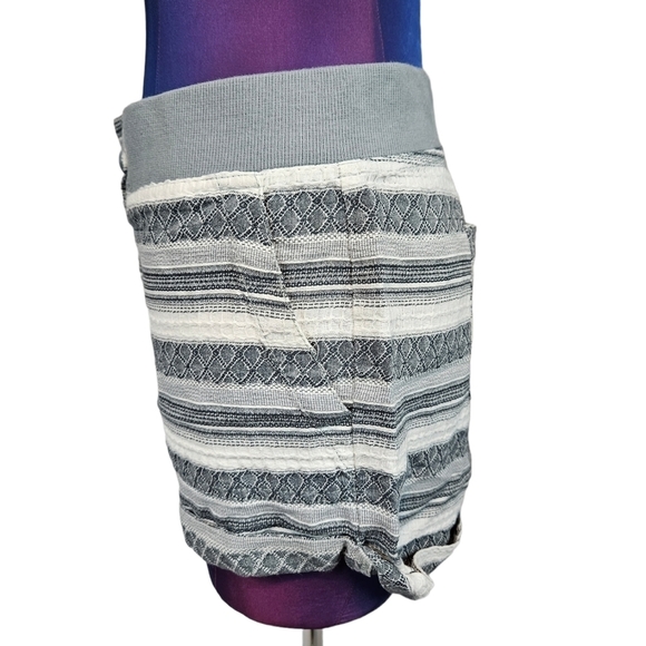 LOFT Gray & White Striped Shorts 3" Inseam Size 6 Women's - Picture 6 of 11